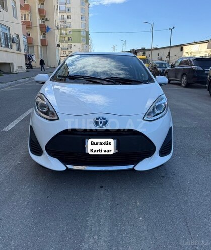 Toyota Aqua-1