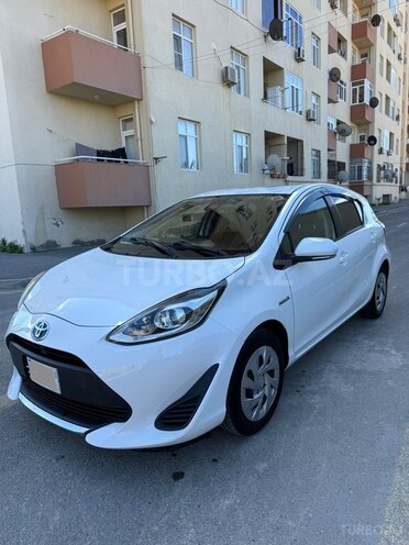 Toyota Aqua-2