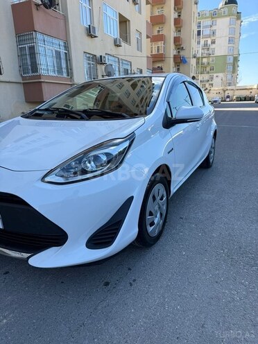 Toyota Aqua-3