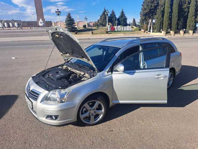 Toyota Avensis-2