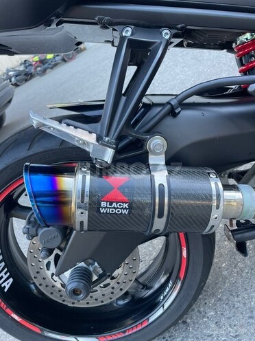 Yamaha FZ1-7