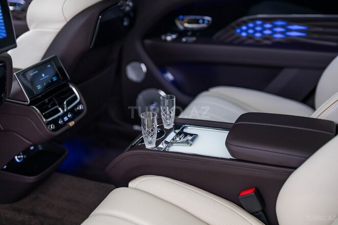 Bentley Bentayga-15