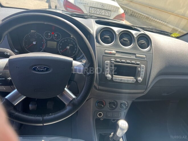 Ford Transit Connect-8