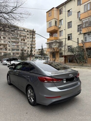 Hyundai Elantra-4
