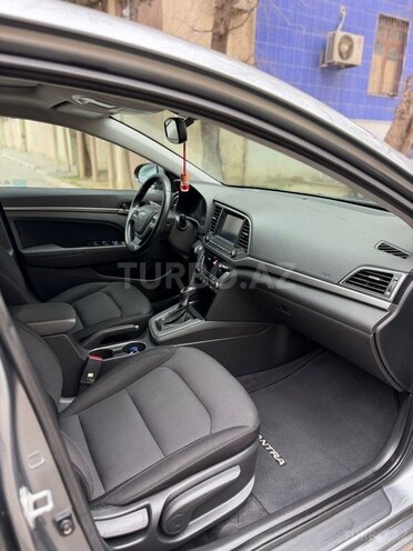 Hyundai Elantra-8