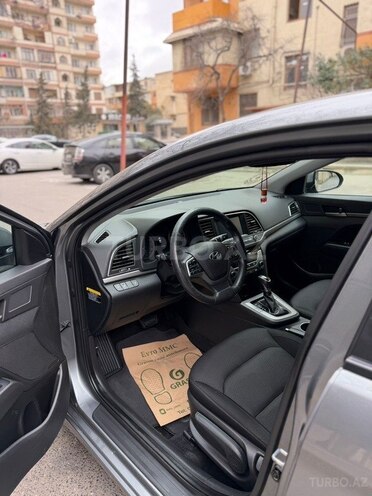 Hyundai Elantra-6