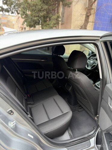 Hyundai Elantra-9