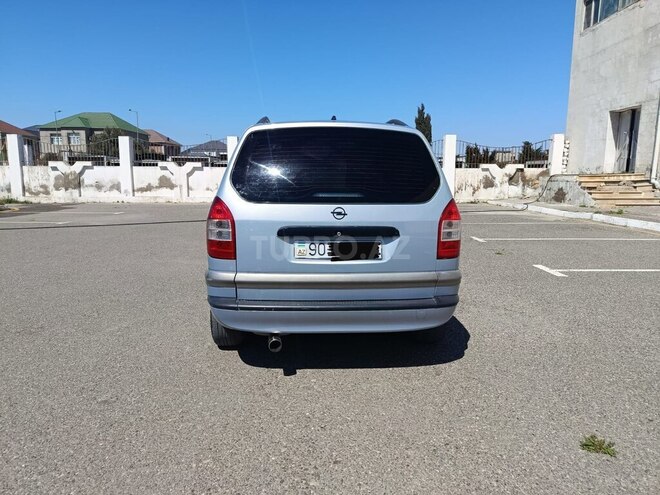Opel Zafira-5