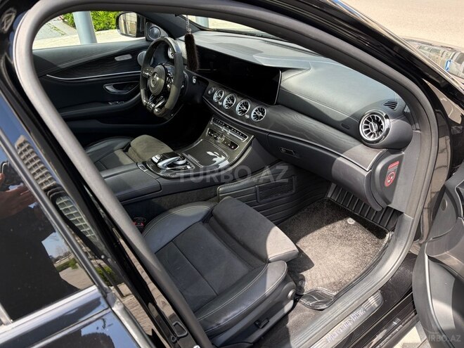 Mercedes E 200-11