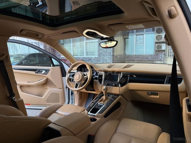 Porsche Macan S-11