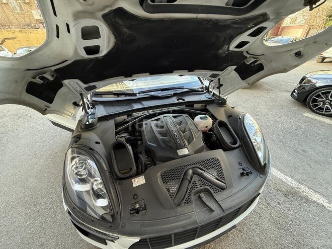 Porsche Macan S-10