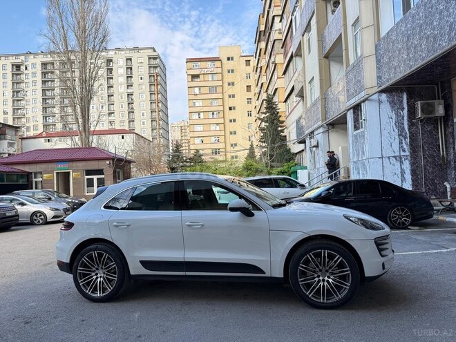 Porsche Macan S-17