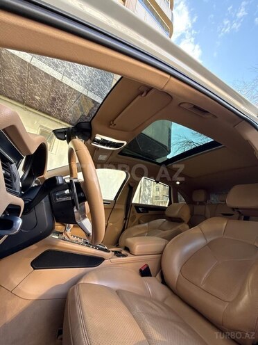 Porsche Macan S-16