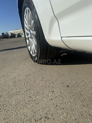Ford Mondeo-12