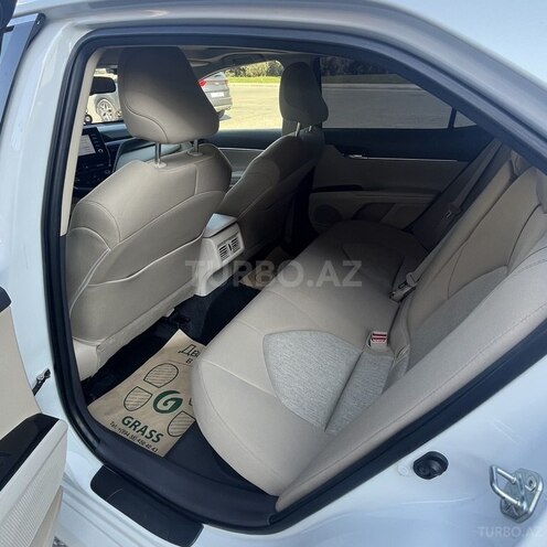 Toyota Camry-9