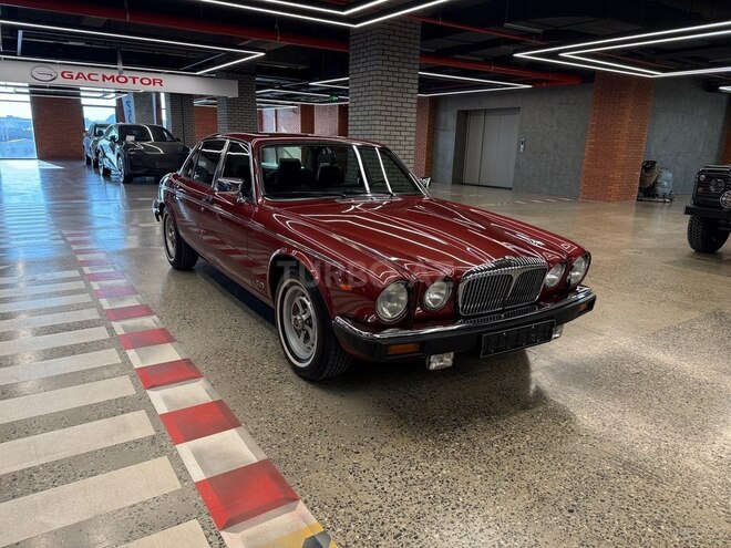 Jaguar Daimler Double-Six-3