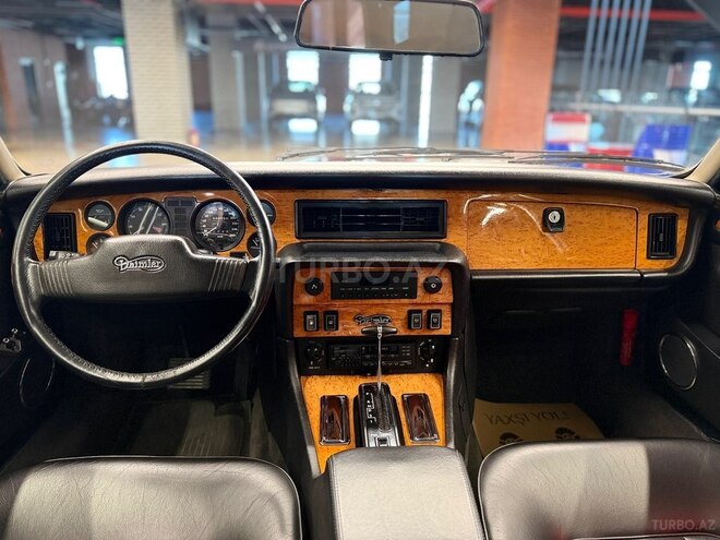 Jaguar Daimler Double-Six-19