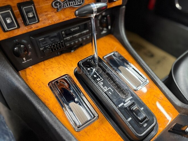 Jaguar Daimler Double-Six-16