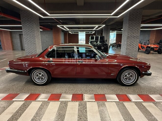 Jaguar Daimler Double-Six-4
