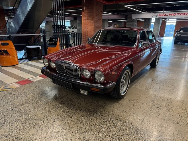 Jaguar Daimler Double-Six-1