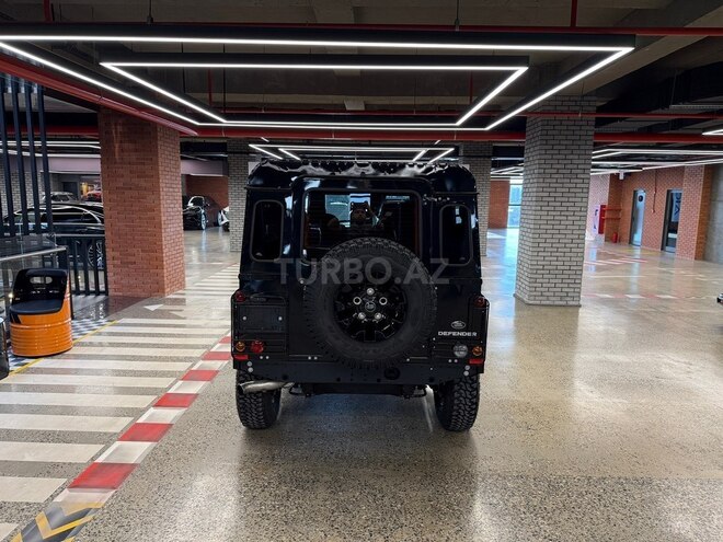 Land Rover Defender-6