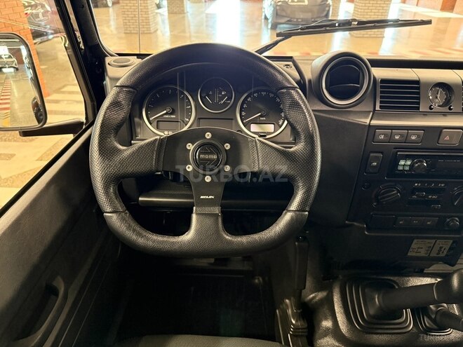 Land Rover Defender-19