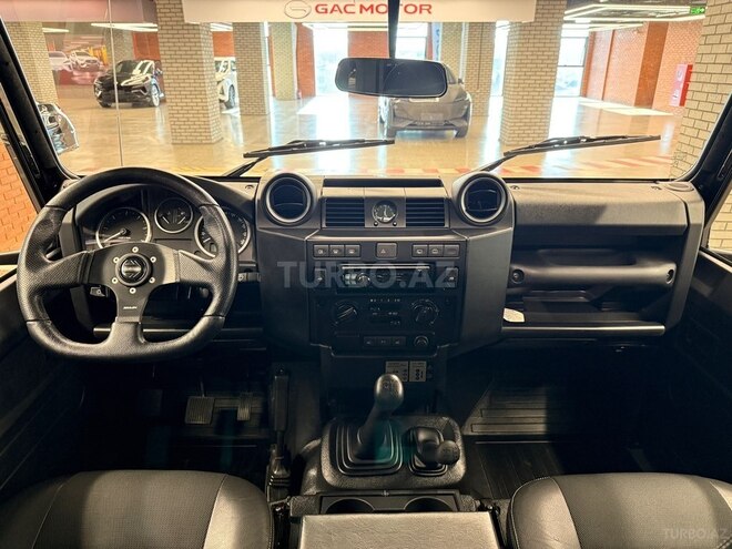 Land Rover Defender-18