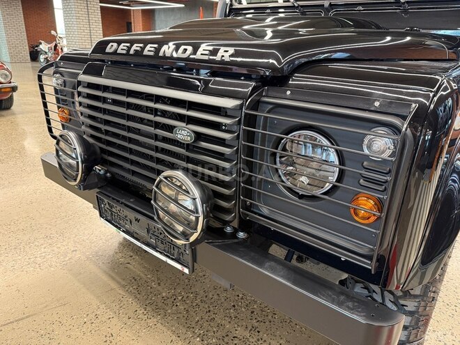 Land Rover Defender-10