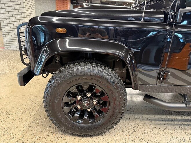Land Rover Defender-9