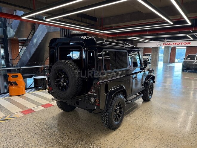 Land Rover Defender-5