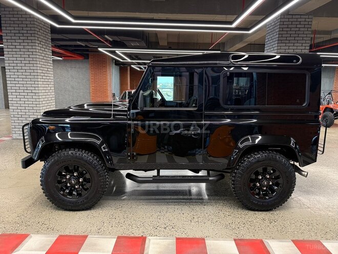 Land Rover Defender-8
