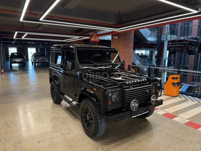 Land Rover Defender-3