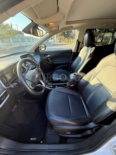 Chevrolet Tracker-11