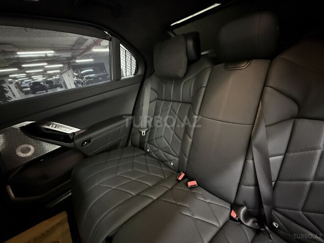 BMW i7-15