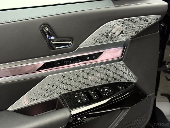 BMW i7-11