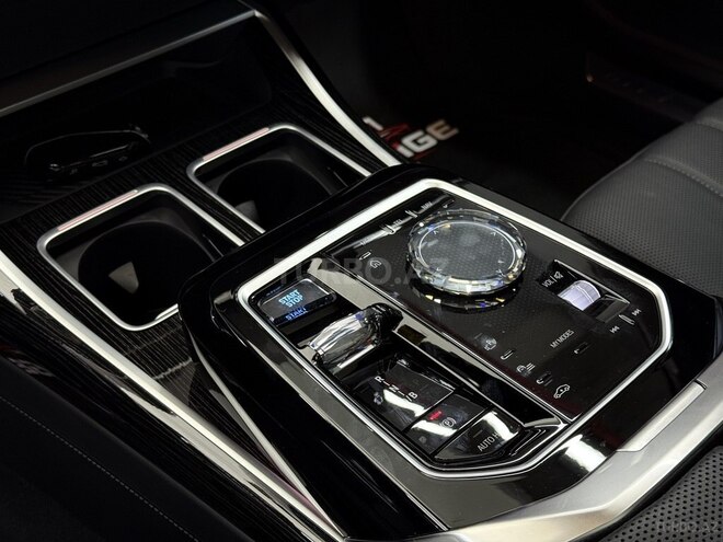 BMW i7-9