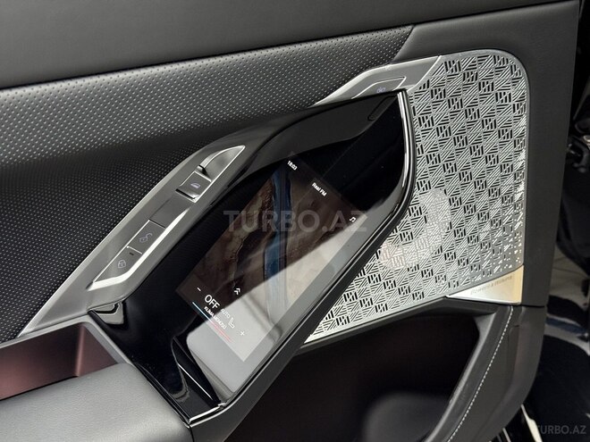 BMW i7-19