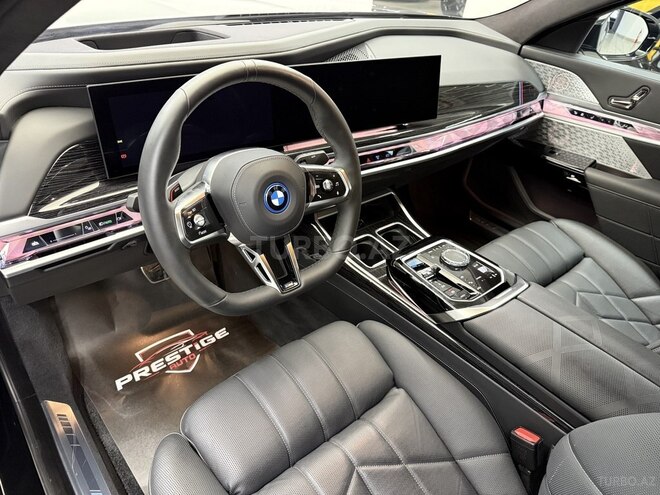 BMW i7-7