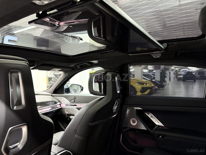 BMW i7-17