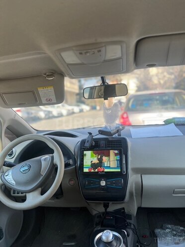 Nissan Leaf-6