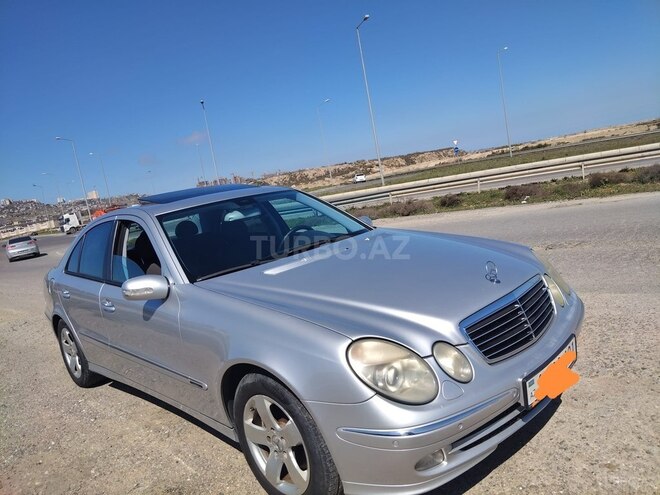 Mercedes E 220-1