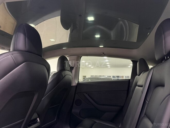 Tesla Model Y-12