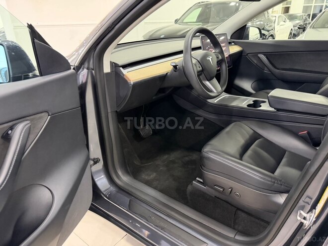 Tesla Model Y-11