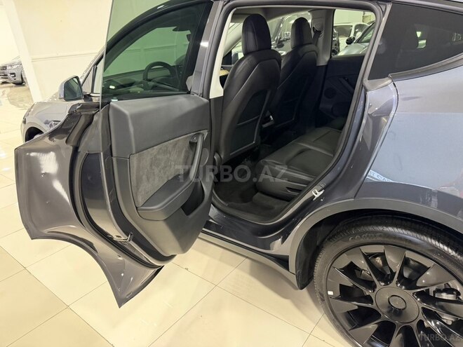 Tesla Model Y-13