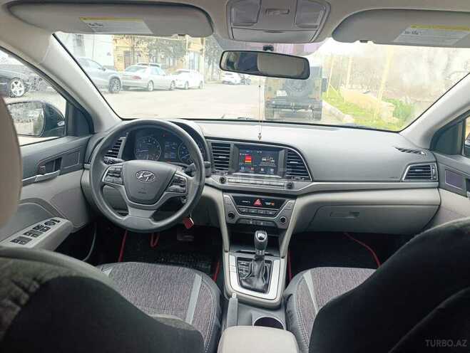 Hyundai Elantra-3