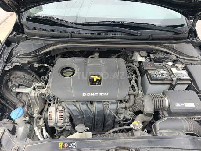 Hyundai Elantra-4