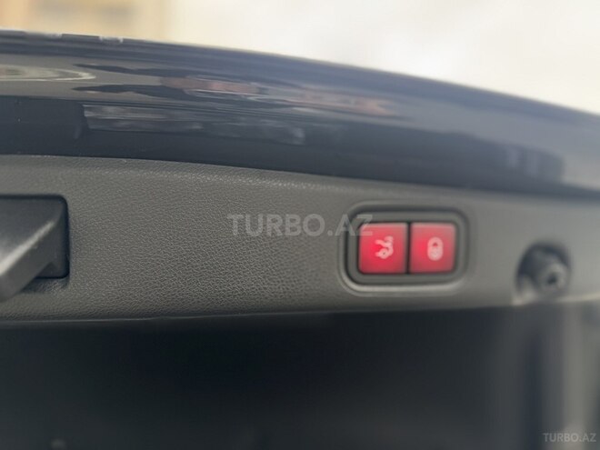 Mercedes E 300 de-8