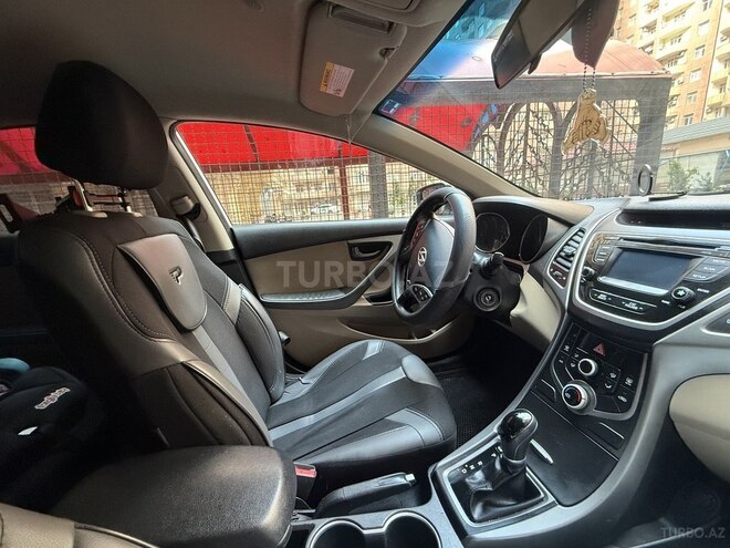 Hyundai Elantra-6