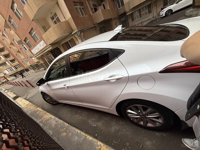 Hyundai Elantra-4