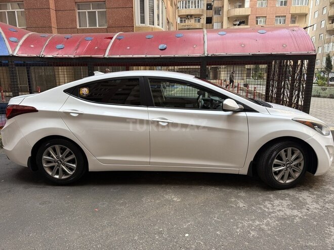 Hyundai Elantra-3